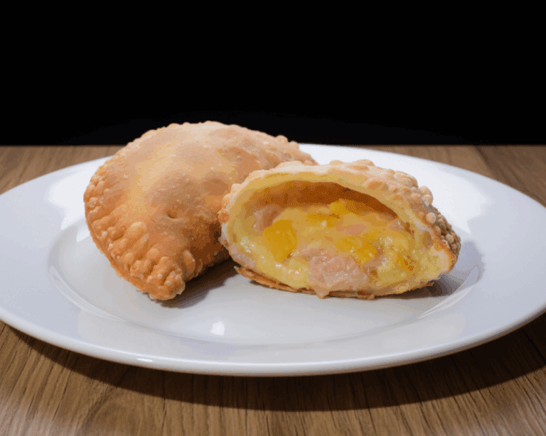 Empanada hawaiiana